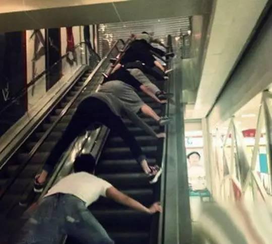 电梯吃瓜原版视频,揭秘原版视频背后的趣味与真相