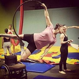 杂技演员吃瓜视频,杂技演员挑战极限吃瓜秀