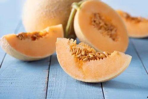 哈密瓜孩子吃瓜视频,萌态十足引网友热议