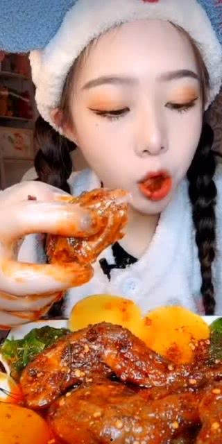 兔子姐姐吃酸角瓜视频,酸甜可口，回味无穷