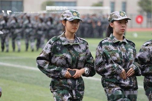 女的军训跳舞吃瓜视频播放,视频播放量爆表引热议