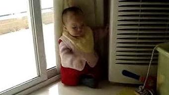 美女搞笑跳舞吃瓜视频