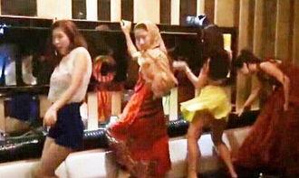 美女搞笑跳舞吃瓜视频